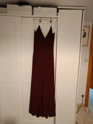 Vestido de fiesta con tirante cadena. Agotado Zara