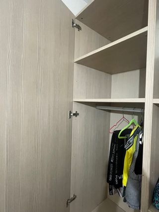 Base de cama infantil con somier y armario