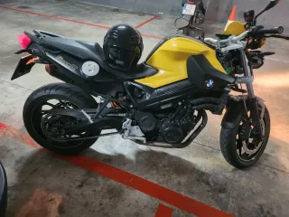 BMW F800R 2013 Negra y Amarilla
