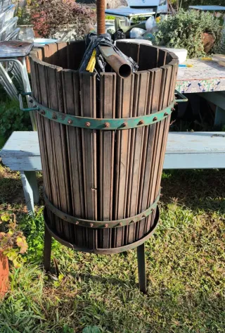 Prensa manual de vino tradicional