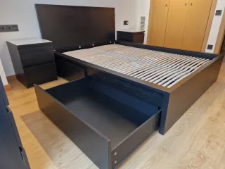 Cama MALM IKEA con Mesitas y Cómoda
