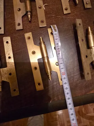 Bisagras antiguas de latón pernos herrajes metal