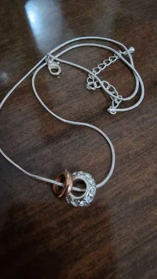 Set collana e orecchini con ciondoli