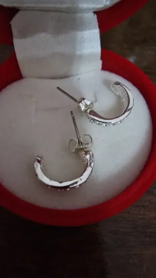 Set collana e orecchini con ciondoli