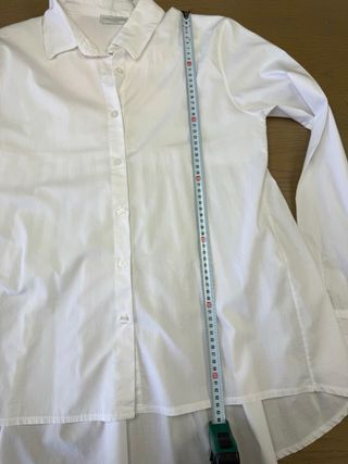 Camisa blanca Carla Giannini flor lentejuelas