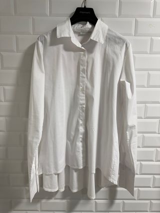 Camisa blanca Carla Giannini flor lentejuelas