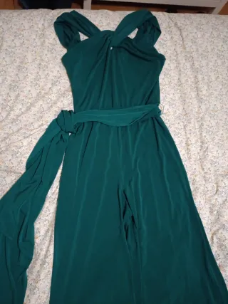 Mono verde elegante.