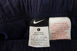 Pantalón Nike Azul Marino con Raya Blanca