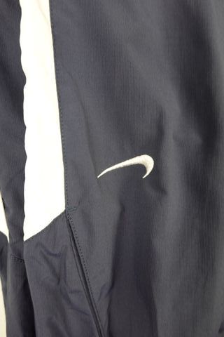 Pantalón Nike Azul Marino con Raya Blanca