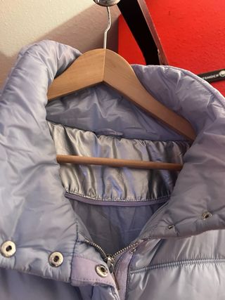 Plumífero elegante y calentito morado