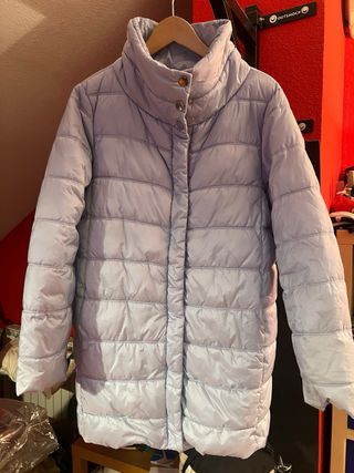 Plumífero elegante y calentito morado