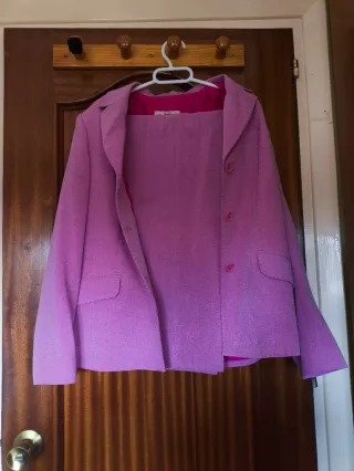 Traje rosa/morado chaqueta y pantalón