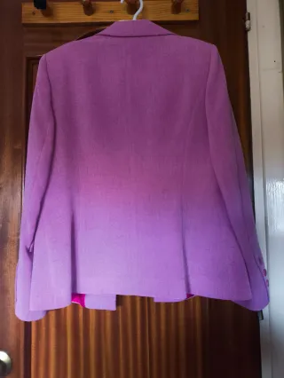 Traje rosa/morado chaqueta y pantalón