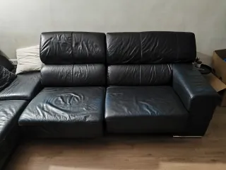 Sofá de piel negro