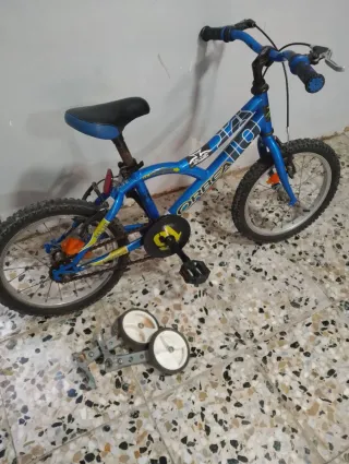 Bicicleta infantil Orbea azul.esta de bien estado