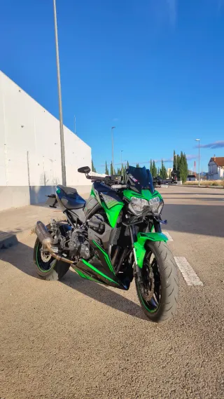 Kawasaki Z900 Negra y Verde