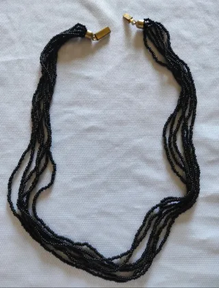 Collana di perline nere