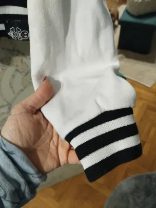 Bomber calaveras negra y blanca