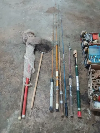 Lote cañas de pescar y red
