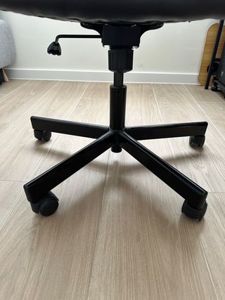 Silla giratoria estudio negra