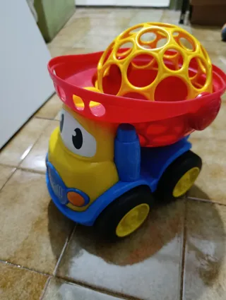 Coche de juguete Oball con pelota