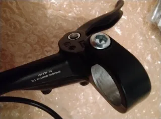 Freno delantero Shimano MT401