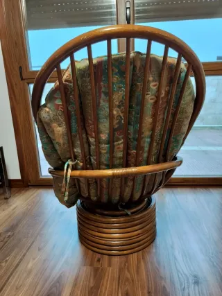 Butaca balancín giratoria de ratán