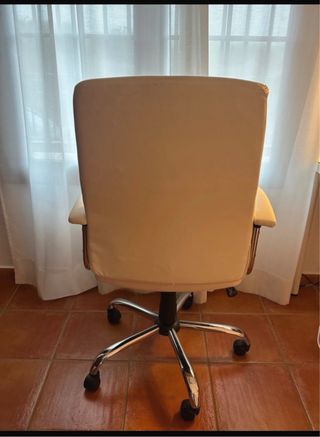 Silla de escritorio giratoria blanca