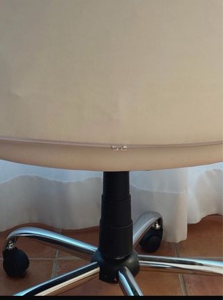 Silla de escritorio giratoria blanca
