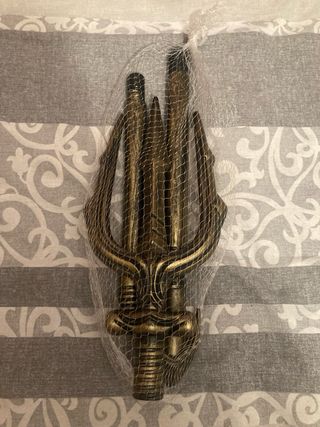 Tridente decorativo dorado