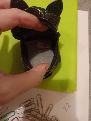 Moneder, capseta, clips, 4 fulls de paper de seda