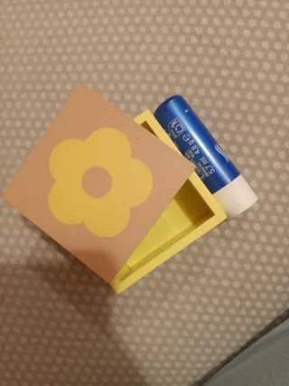 Moneder, capseta, clips, 4 fulls de paper de seda