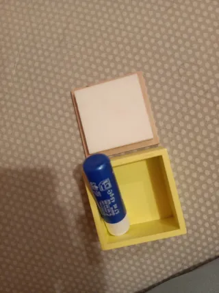 Moneder, capseta, clips, 4 fulls de paper de seda