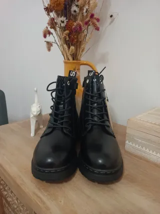 Botas Levis Talla 38 Negras