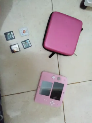 Nintendo 2DS Rosa + Funda + 4 juegos
