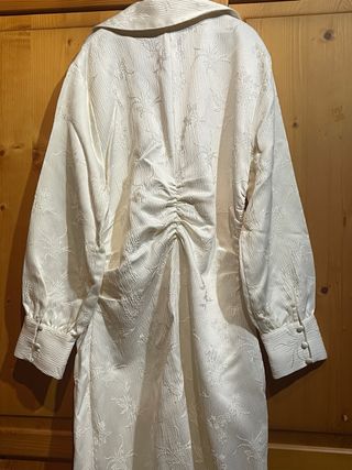 Vestido Zara S crudo bordado relieve