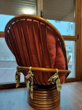 Butaca balancín giratoria ratán y madera