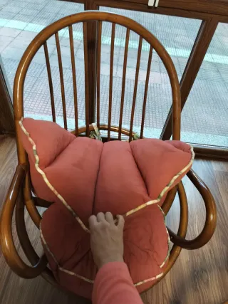 Butaca balancín giratoria ratán y madera