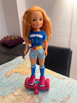 Nancy patinadora con patinete