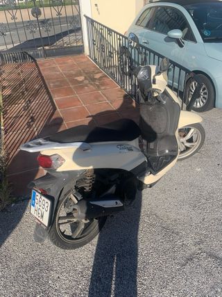 Peugeot Tweet 125cc Beige Scooter