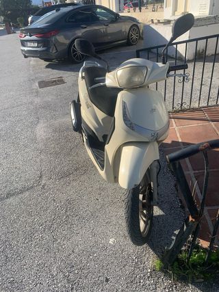 Peugeot Tweet 125cc Beige Scooter