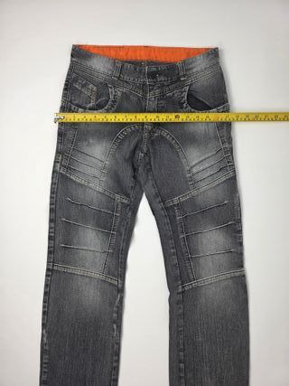Vaqueros Rectos Gris detalles bordados