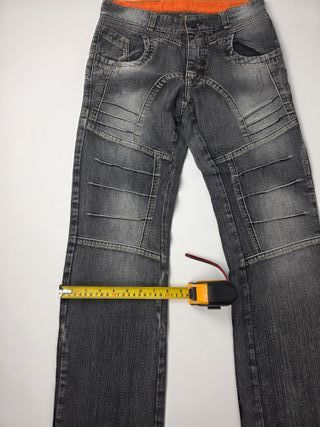 Vaqueros Rectos Gris detalles bordados