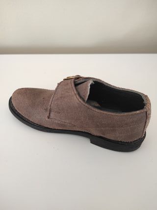 Zapatito de cuero marrón – pieza de colección