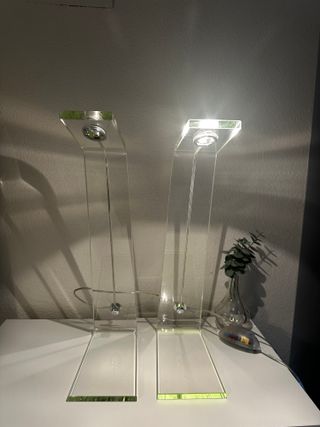 Lámparas de mesa acrílicas y metálicas