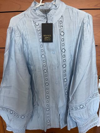 Camisa Ritaros azul celeste con encaje