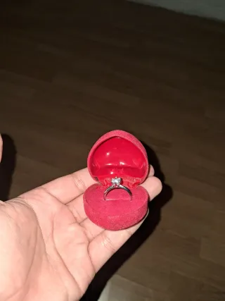 Anillo de compromiso con caja