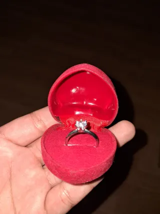 Anillo de compromiso con caja