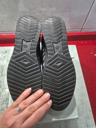 Zapatos negros acolchados