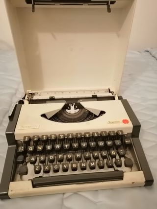 Máquina de escribir Olympia Traveller